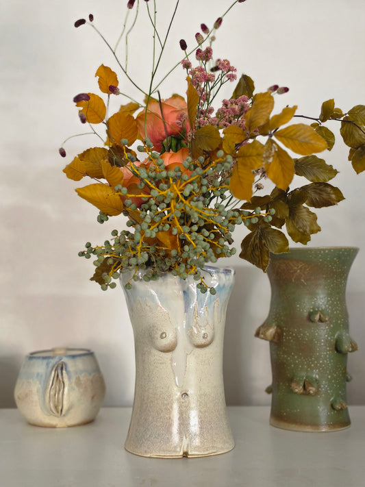 Vasussy ass & breast, front, with dried flowers