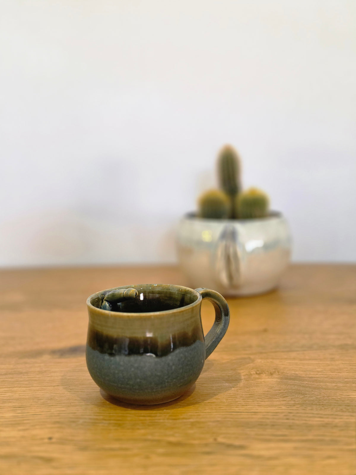 Tea Dickinson front, side, handle right