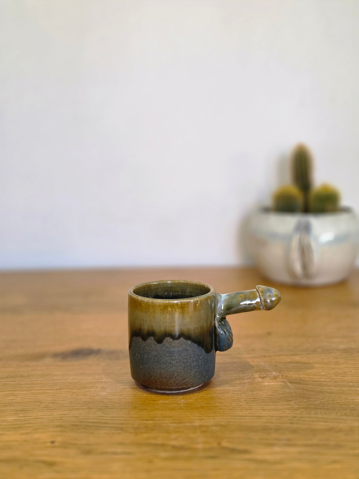 Coffee dick half erect, side, the handle to the right